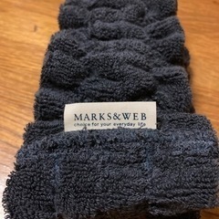 marks and web のヘアバンドとバスミトン