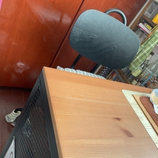 IKEAのデスクとチェアのセット