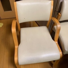 断捨離中です！椅子とテーブルですの画像
