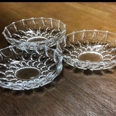 クリスタル綺麗なお皿3枚セット。デザート皿、サラダボール