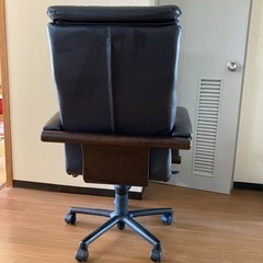 富士ファニチア •デスクチェアー