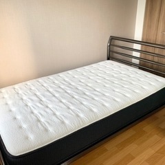 【引き取り先決まりました】【無料】セミダブルベッド(マットレス&...
