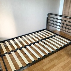 【引き取り先決まりました】【無料】セミダブルベッド(マットレス&フレーム) by ニトリの画像