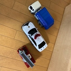ゴミ収集車、パトカー、消防車の画像