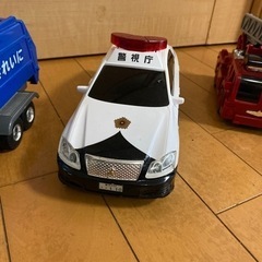 ゴミ収集車、パトカー、消防車の画像
