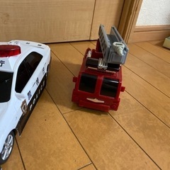 ゴミ収集車、パトカー、消防車の画像