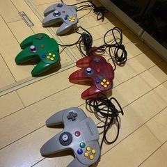 64のコントローラー ４つセットです　懐かしいですね✨✨