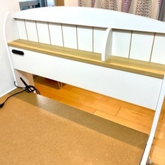 シングルベッドフレーム/コンセント付の画像