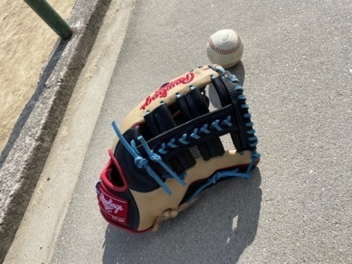 親指小指の芯材を硬式用の芯材に変更。 ローリングス軟式用 外野手 糸井嘉男選手モデル