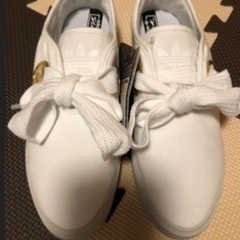 新品、アディダススニーカー