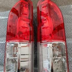 200系ハイエース純正テール新車外し