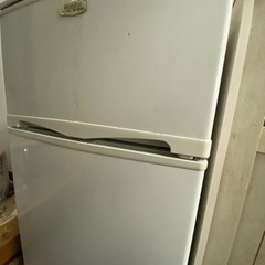 冷蔵庫差し上げます