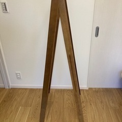 木製ハンガーラックの画像