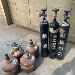 酸素、アセチレンボンベ
