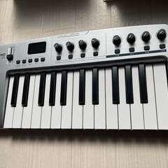 Midi キーボード　ピアノ　音楽
