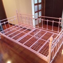 かわいいパイプベッド