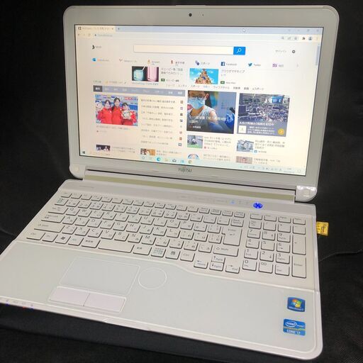 Core i7-2670QM(4コア/8スレッド)/メモリー8G / HDDは500GB / ブルーレイマルチドライブ搭載 / 大画面15.6インチWXGA (1366x768)省電力LED光沢液晶搭載ノートPC 「FMV LIFEBOOK AH77/G FMVA77GW アーバンホワイト」Win10 ＆ Office2010インストール済 / Webカメラ / 無線LAN搭載　中古美品