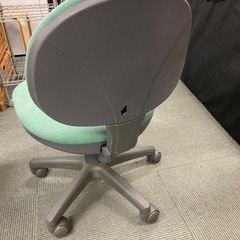 【0円‼️後ろが割れてるからあげる💦】デスクチェア 椅子 イスの画像