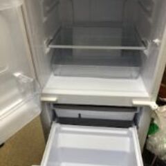 2016年制冷凍冷蔵庫　左開き　2022.2/14まで子供が使用しておりました　引き取りに来ていただけると嬉しいですの画像