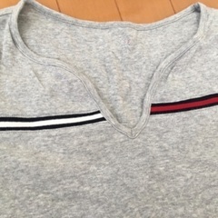 TOMMYのTシャツ