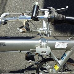 （取引中）ブリヂストン　SNEAKER LIGHT（スニーカーライト）　折りたたみ自転車　18インチ　外装6段変速　軽量アルミフレーム　BAA自転車安全基準適合　シルバー色の画像