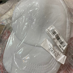 新品の白いキャップ