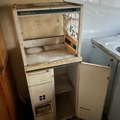 金属の棚