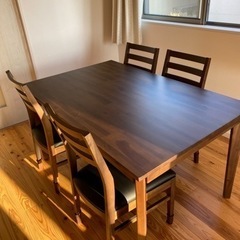 テーブルと椅子4脚セット