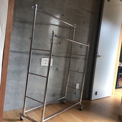 ハンガーラックの画像