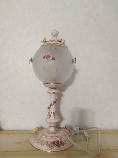 イタリア製 可愛いバラのランプ 陶器の薔薇 丸いライト