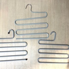 スラックスハンガー