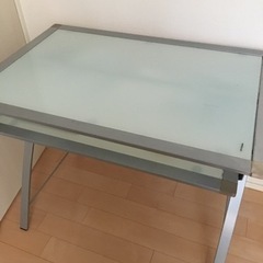 引き出し付きデスク