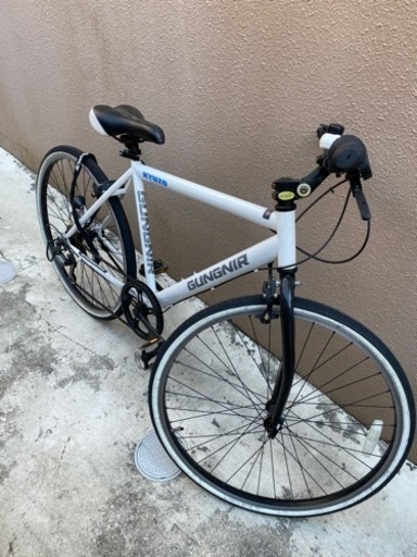 自転車　クロスバイク　鍵、空気入れ付き