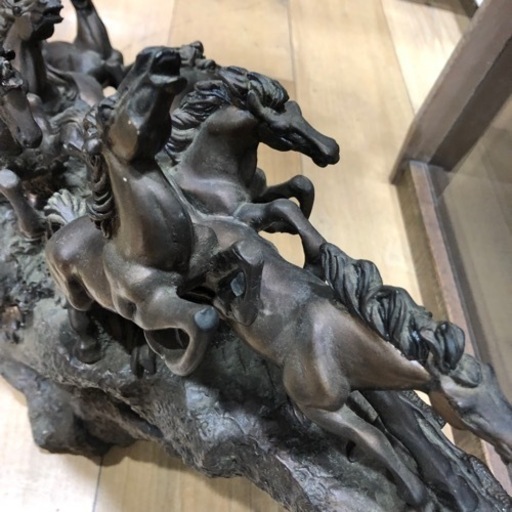 鋳物調　縁起物　九頭馬　うまくいく　欠け箇所有り　置物　インテリア　おすすめ　現品限り