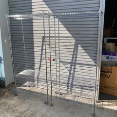 ● スチールラック、キャスター付き、ハンガー付き、ひとつ3000円