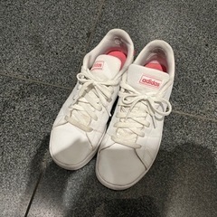 【adidas】レディーススニーカー24cm