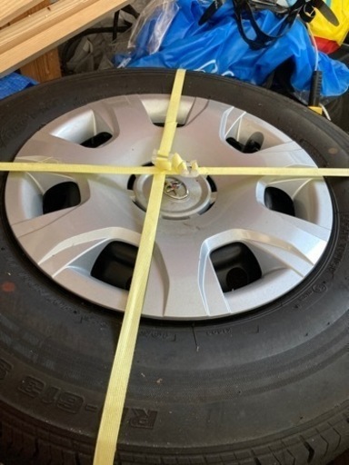 新品ハイエース純正タイヤ