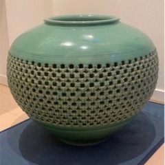 青山　高麗青磁　大型壺　透かし編み目　陶磁器置物　伝統インテリア 