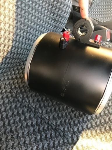 タワースピーカー？パイプにつけるスピーカー