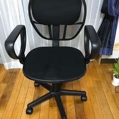 学習机と椅子の画像