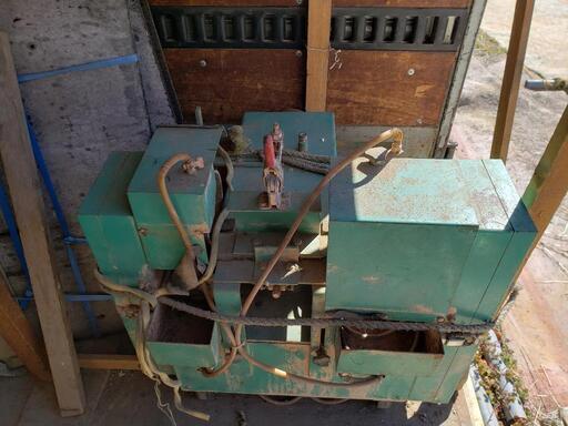 瓦加工機械　(一文字瓦用)