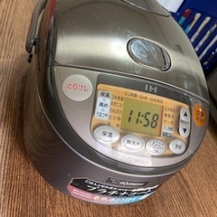 IH炊飯器　5.5合炊き　象印NP-VU10型(説明書付き