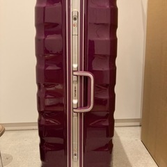 【取引中】スーツケース(サムソナイト91ℓ・紫・車輪1つ破損)の画像