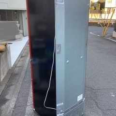 中古　三菱冷蔵庫　370L   レッドの画像