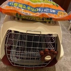 キャリーペットケースと猫砂とポットセット