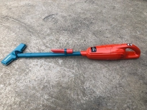 マキタ　コンセント充電式掃除機