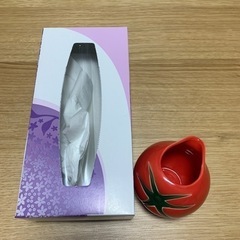トマトの形のお皿の画像