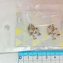 新品！カエル　ピアスの画像