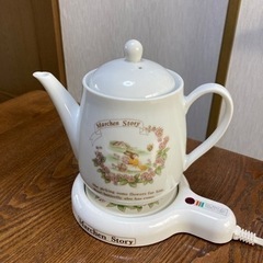 ティポット電気加温台付、キャンプ用コップ6個、お盆３つセット