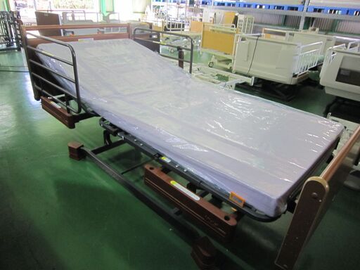 【中古】　介護ベッド　プラッツ製　３モーター　手すり2本付
